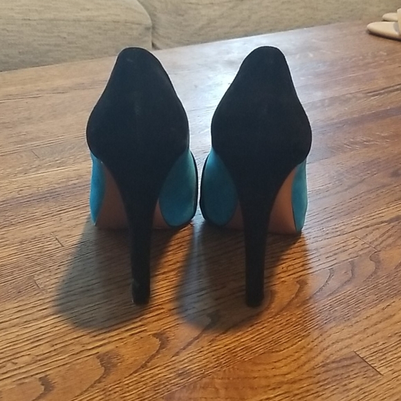 BCBGENERATION Blue/Black Suede Pumps - Picture 3 of 7